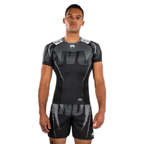 Venum - Rashguard / Adrenaline / Short Sleeve / Schwarz-Silber-Grau