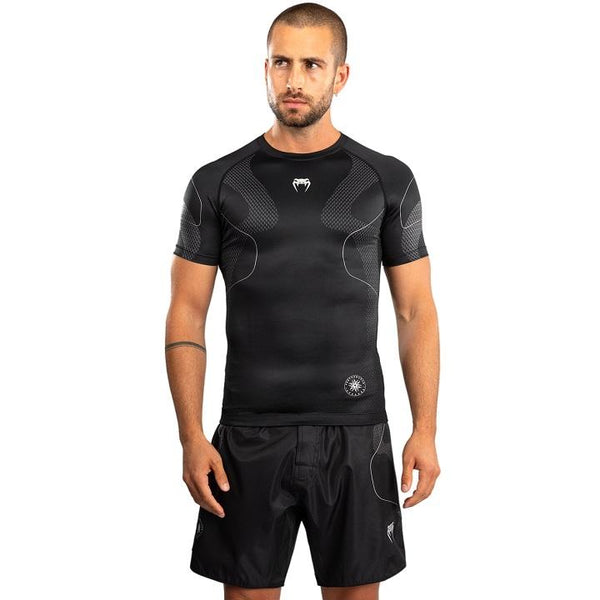 Venum - Rashguard / Nexus / Short Sleeve / Schwarz-Silber